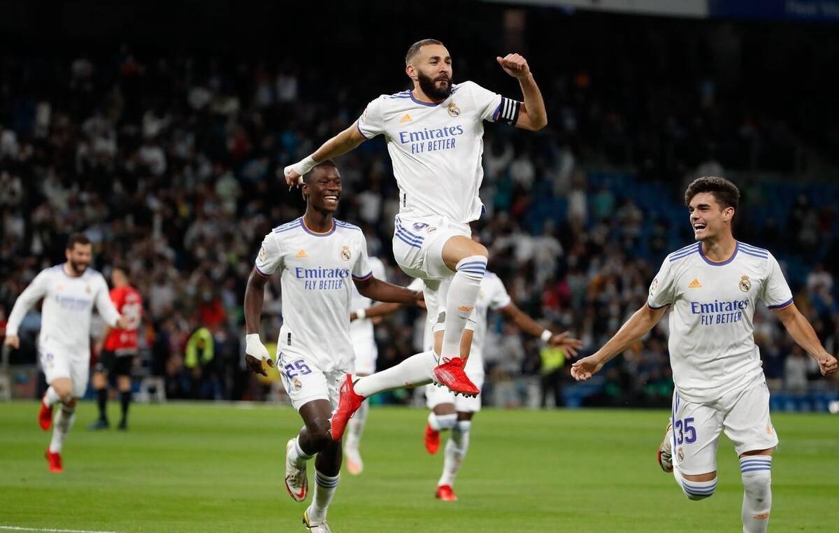 欧冠疯狂一夜：超级黑马再爆冷，皇马米兰翻车，利物浦巴黎夺榜首