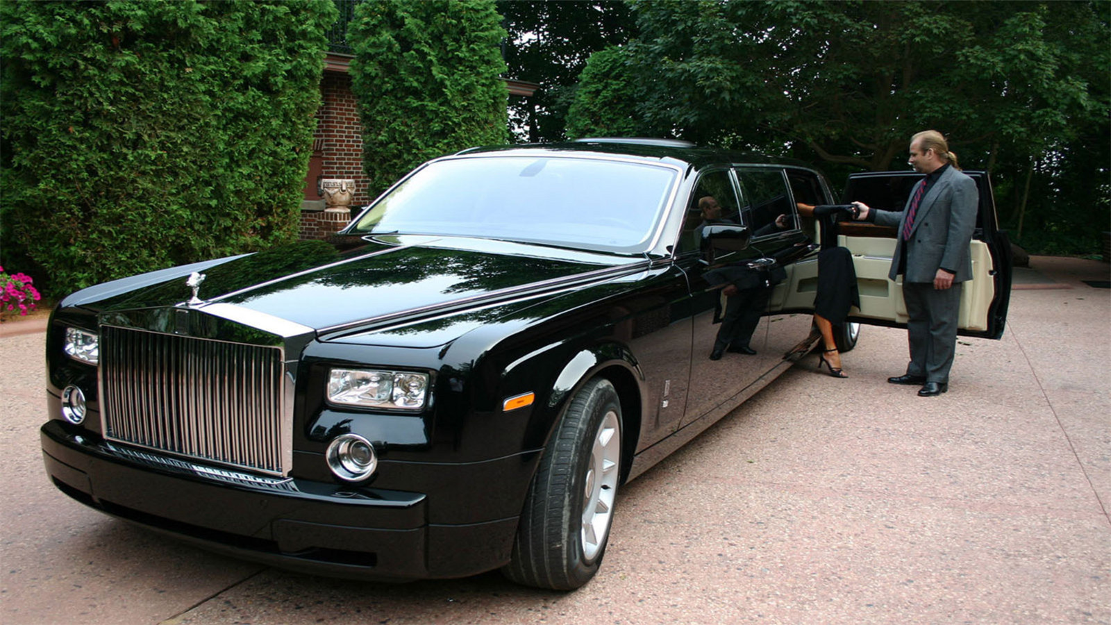 劳斯莱斯一把雨伞10万成本是多少,劳斯莱斯雨伞的成本是多少