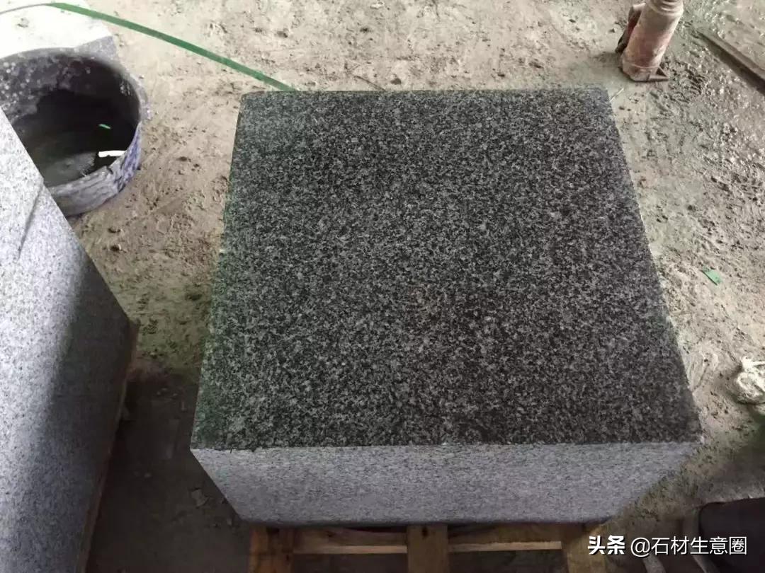 花岗岩黑色的是石英吗,景观石材花岗岩黑色