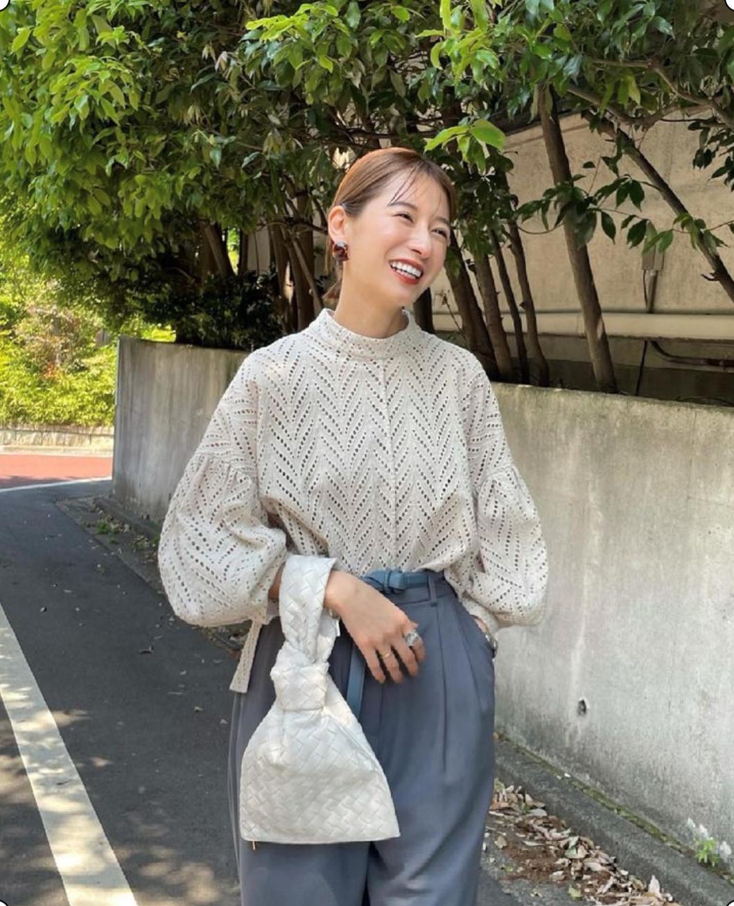 喜欢宽松衣服怎么办,怎么把宽松版的衣服穿有型