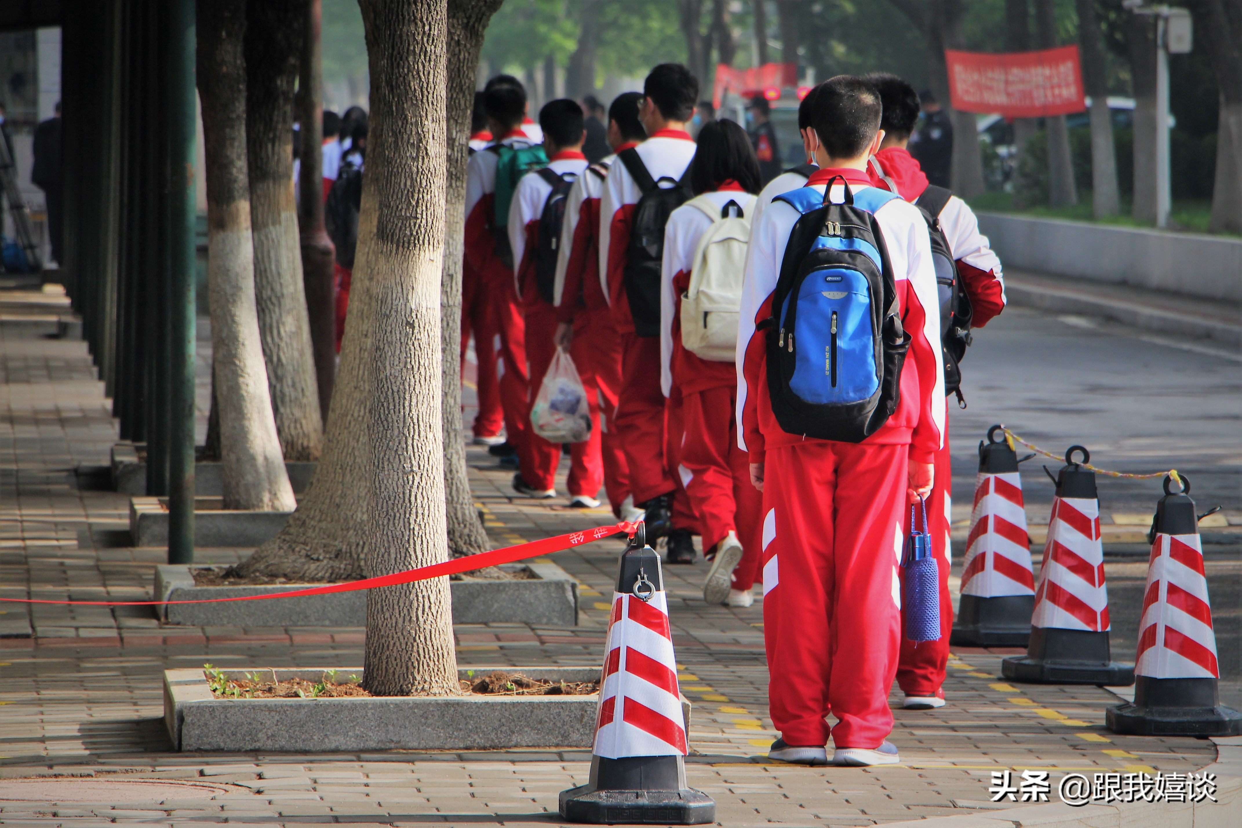 山东东营：全市初中毕业班今日开学，石大附中学生返校井然有序