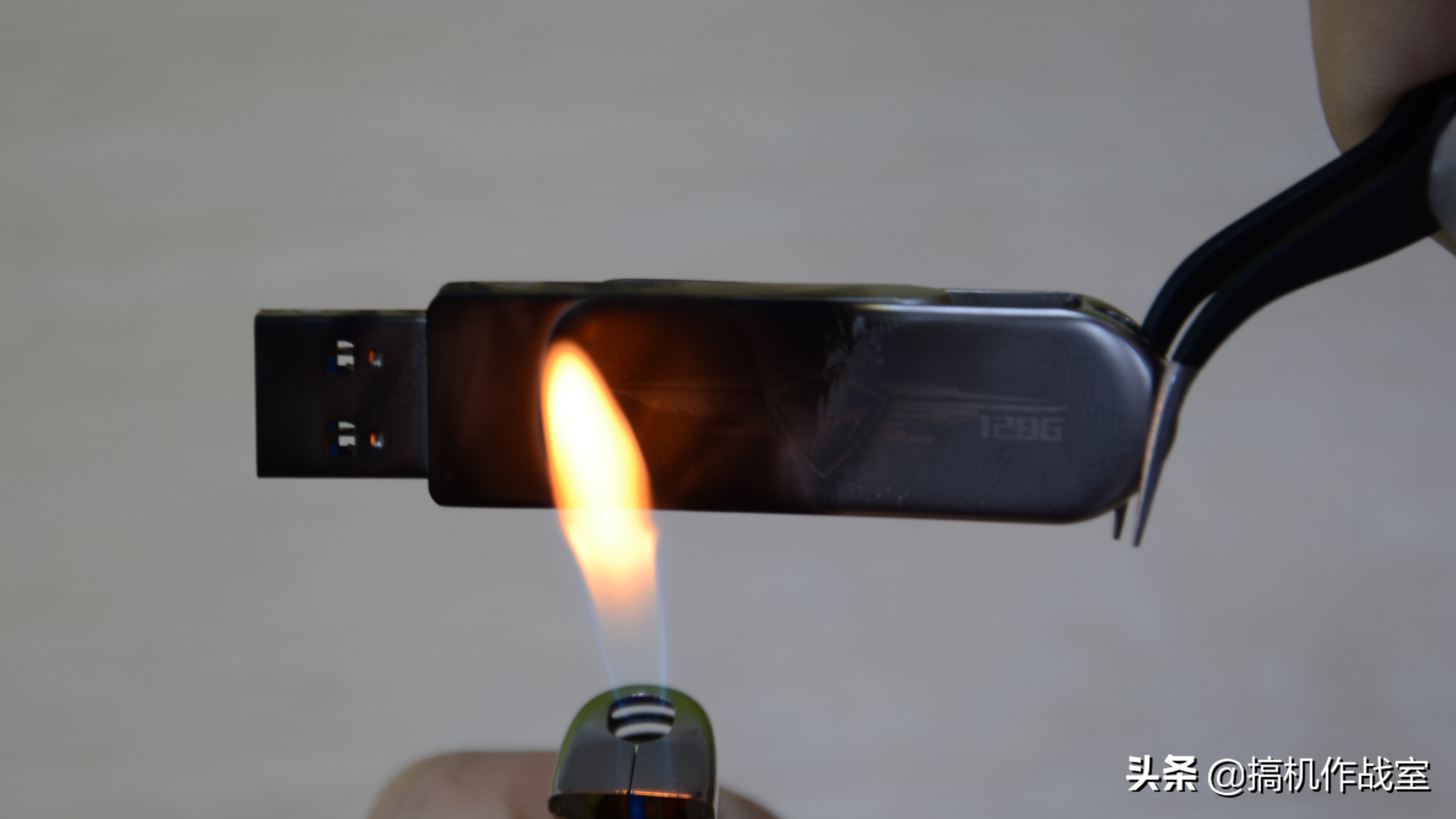 现在的u盘一般是防水的,防水防磁抗摔耐高温u盘