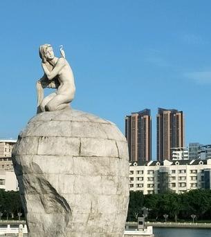 鸽群飞翔，厦门最大的全开放广场公园