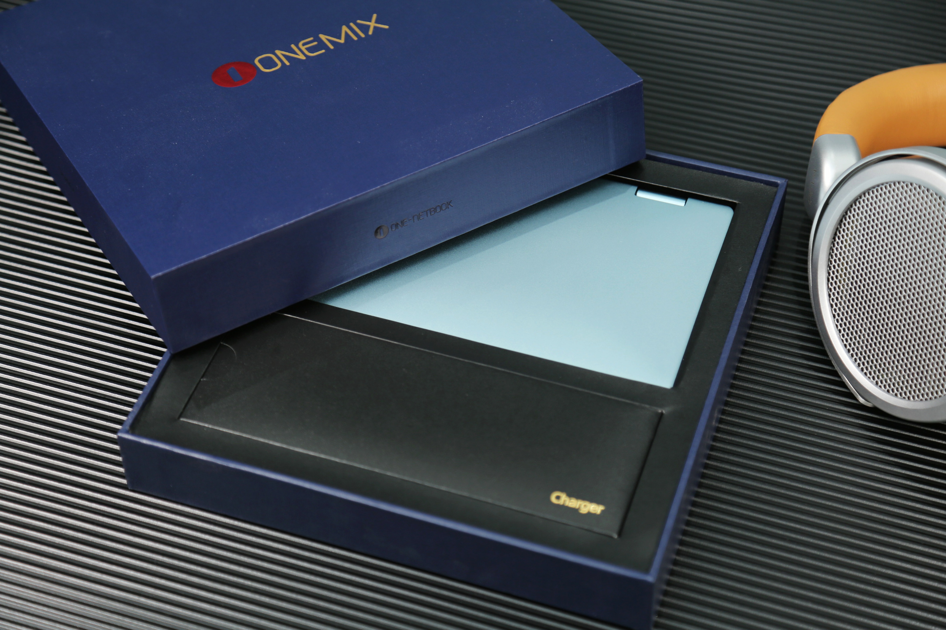 能装进口袋里的办公笔记本什么体验：壹号本ONEMIX1S+评测