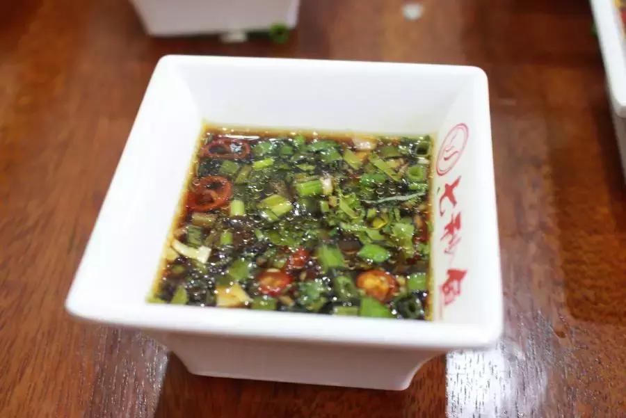 在六尺之巷,吃七秒之鱼,感受文化与美食的真谛