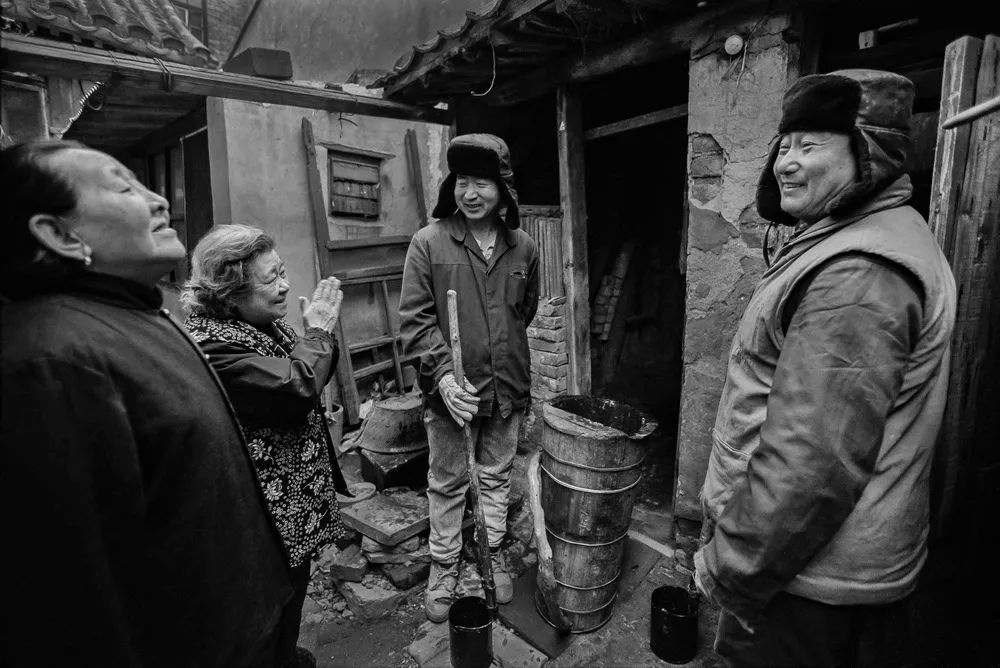 濂虫憚褰卞笀鍚村己涓汉鐓х墖,濂虫憚褰卞笀鍚村己