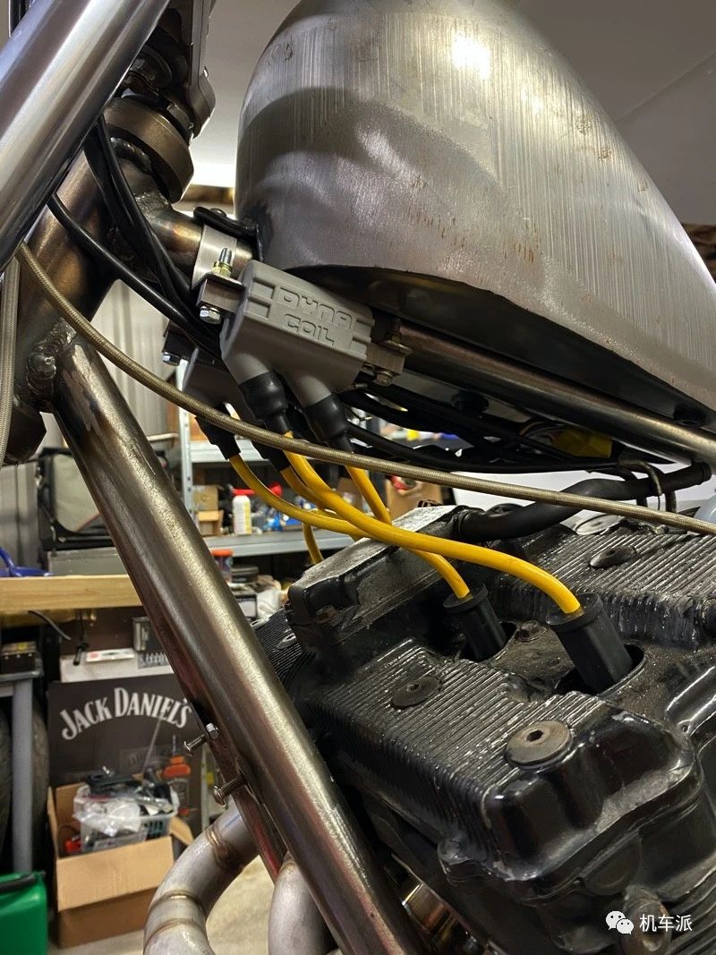 定制|200匹涡轮增压“匪王”变身bobber竞速赛车