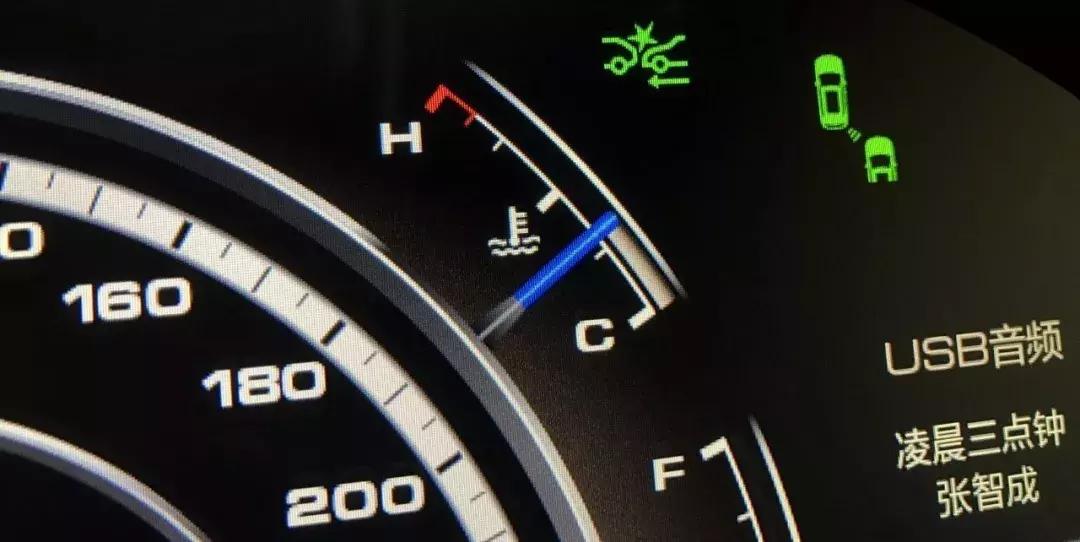 仪表盘上哪些故障灯是必须停车的,仪表盘上显示停车制动故障怎么办