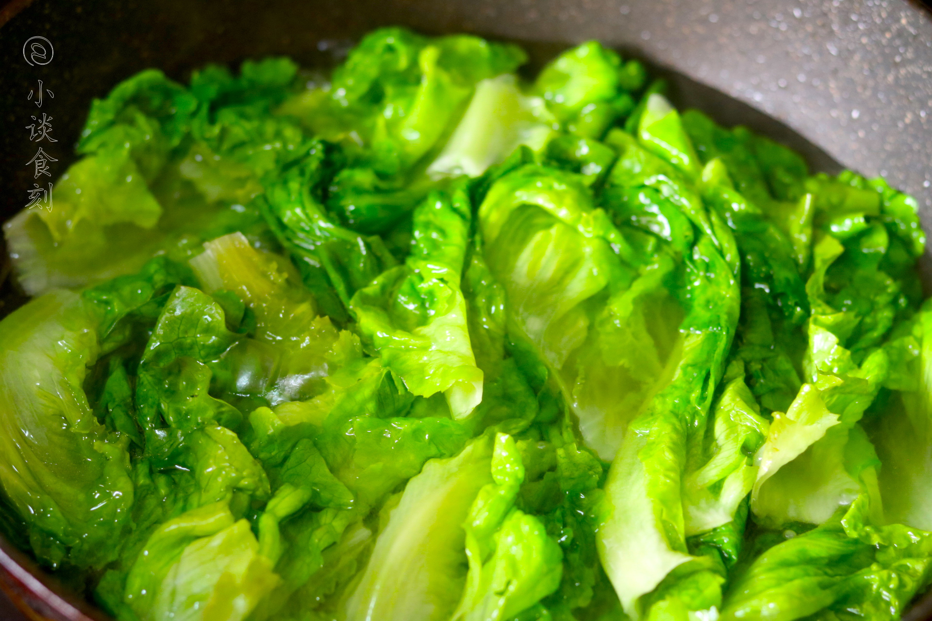 生菜焯水如何避免变褐色,生菜叶子发黑是什么原因造成的