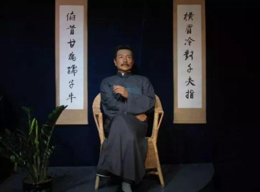 鲁迅悲愤中写下霸气诗，27年后毛主席赠给日本人，郭沫若曾写仿诗