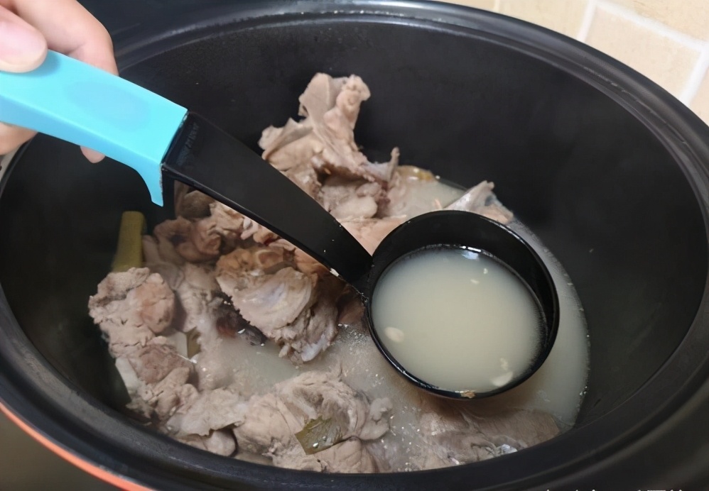 炖大骨头汤不放姜做法,炖骨头汤不加酒用什么去腥