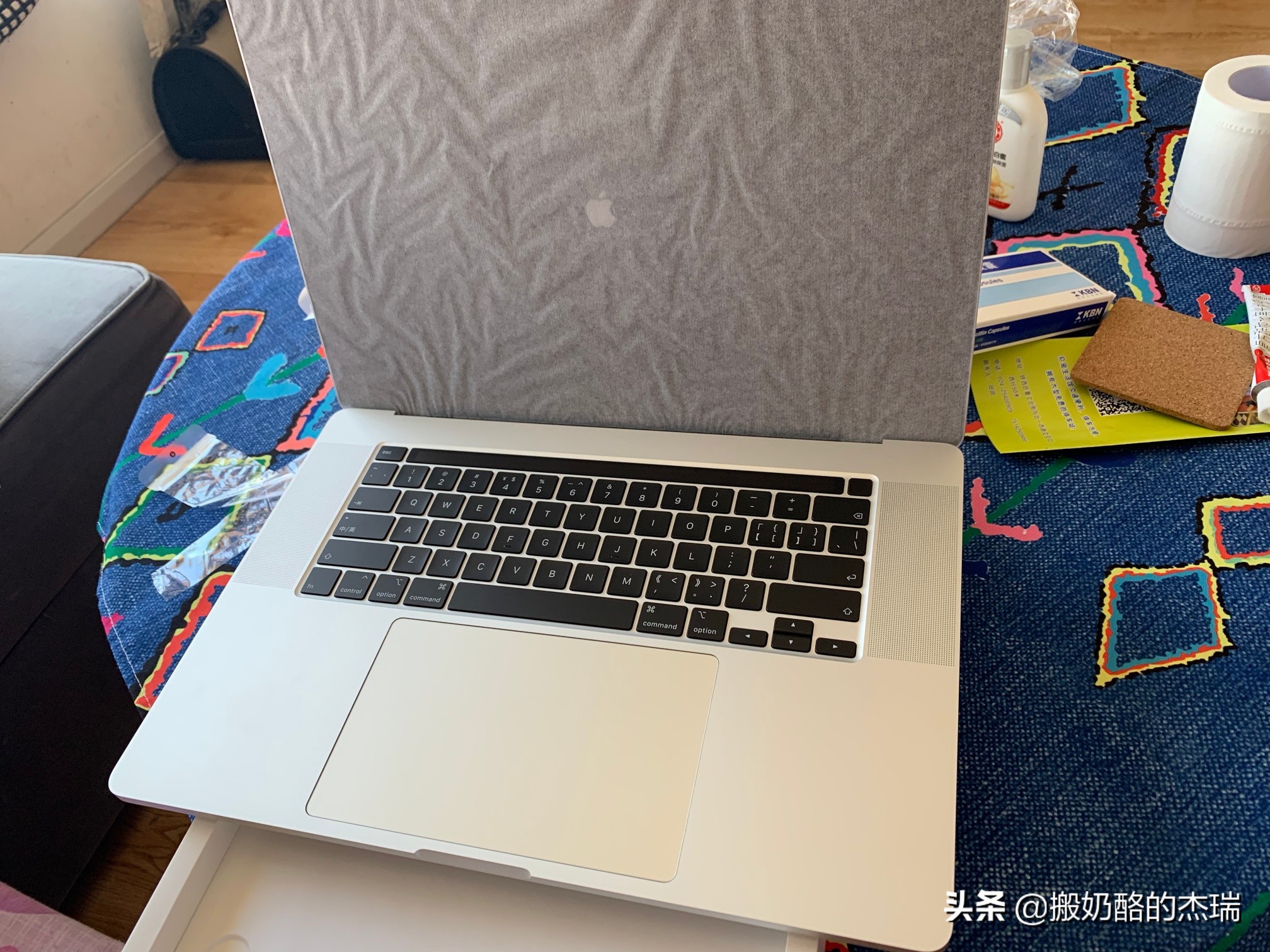苹果macbookpro官翻机有什么区别,macbookpro1416怎么选