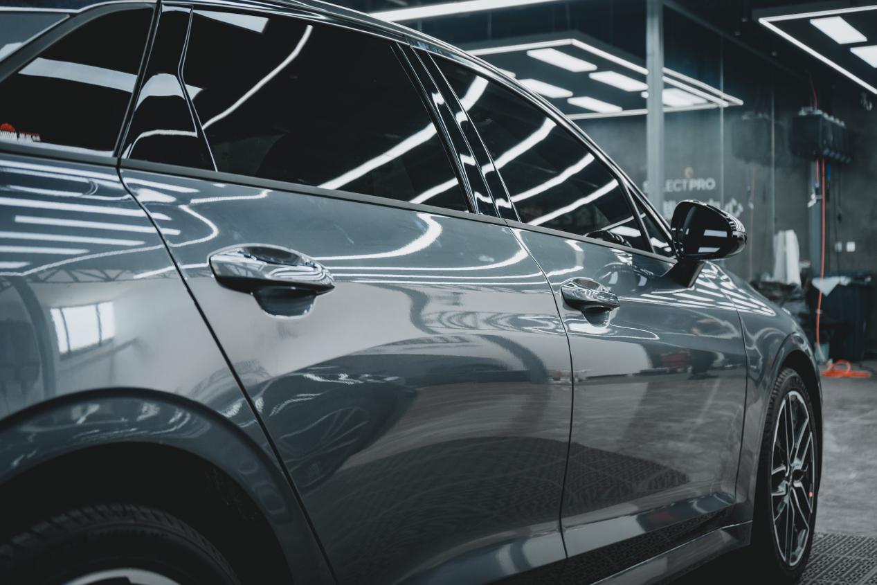 汽车窗户膜上的气泡怎么去除,汽车刚贴完窗膜后有气泡怎么解决