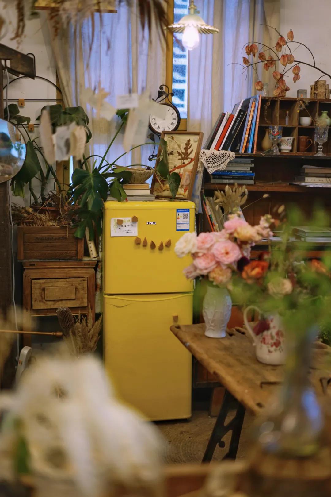 成都两个小姑娘开的老房子花艺杂货铺，外地游客不远千里专程打卡