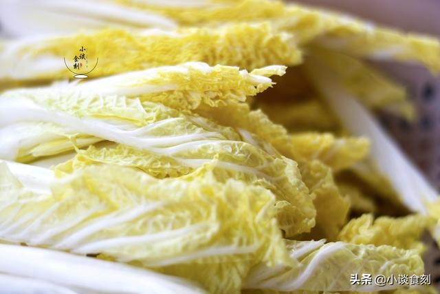 电砂锅炖骨头汤的正确做法,砂锅奶白骨头玉米汤