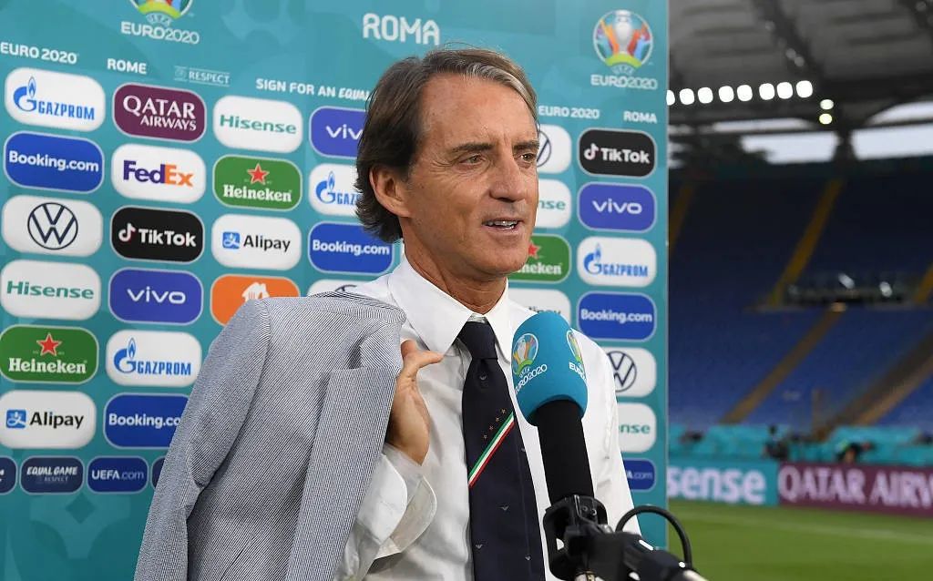 56岁教练才是意大利队最帅男人!穿LP戴百万RM,老男人不油腻典范