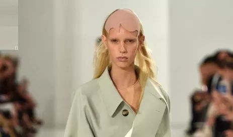 辣眼睛雷人服装,辣眼睛的红衣服