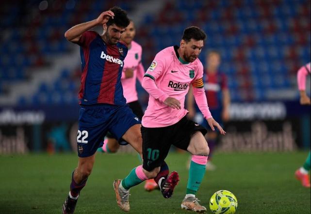 梅西超越c罗创下5大纪录,纪录之夜三双王