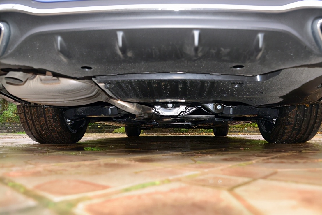 沃尔沃s60和奔驰c哪个值得入手,沃尔沃s60对比奔驰c驾驶感受