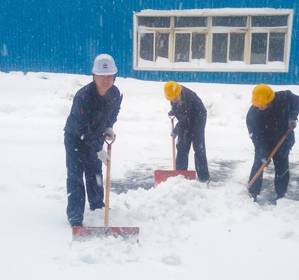 最厚的雪VS最深的情，数万鞍钢人以如炬决心打响立冬之战