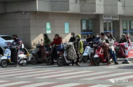 徐州骑电动车不戴头盔被追,徐州骑电动车没戴头盔视频