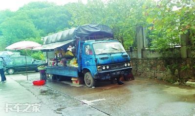 还在用僵尸车、三轮车摆摊?时代不同了,带你看看真正的地摊神车