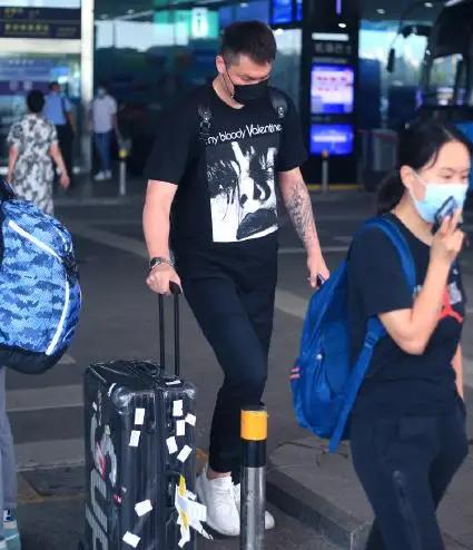 朱芳雨上任总经理,广东主教练杜锋朱芳雨大笑