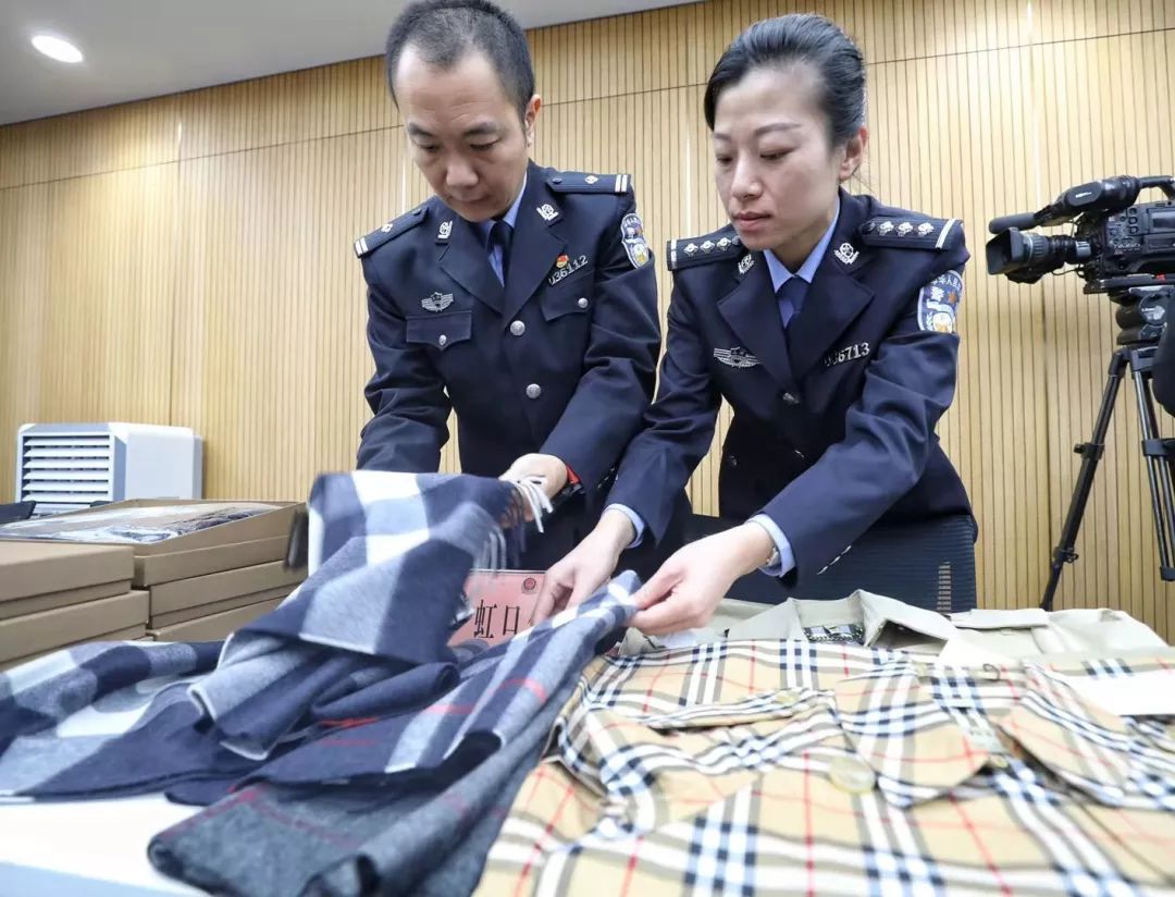 29.9的劣质围巾,2580元假围巾