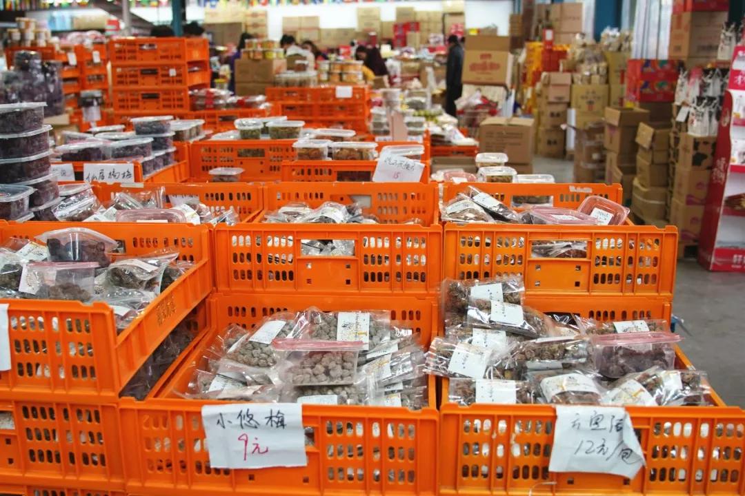 直端零食店“老巢”！好逛到两只手都拿不下