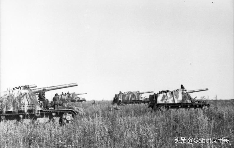 野蜂自行火炮和犀牛自行火炮,犀牛轮式自行火炮