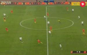 他是上港夺冠功臣,因3次停球失误饱受争议,领国足史上最大罚单