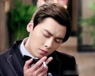 娱乐圈吸烟的明星,娱乐圈的老烟民