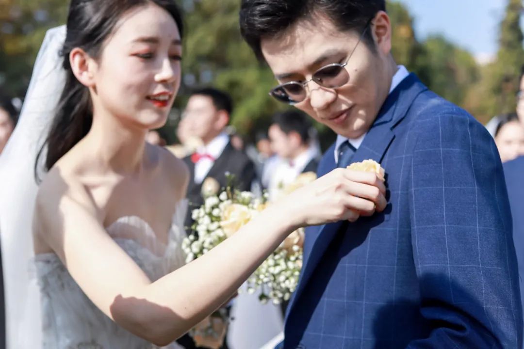 李兰娟致敬院士视频,致敬李兰娟院士的诗朗诵