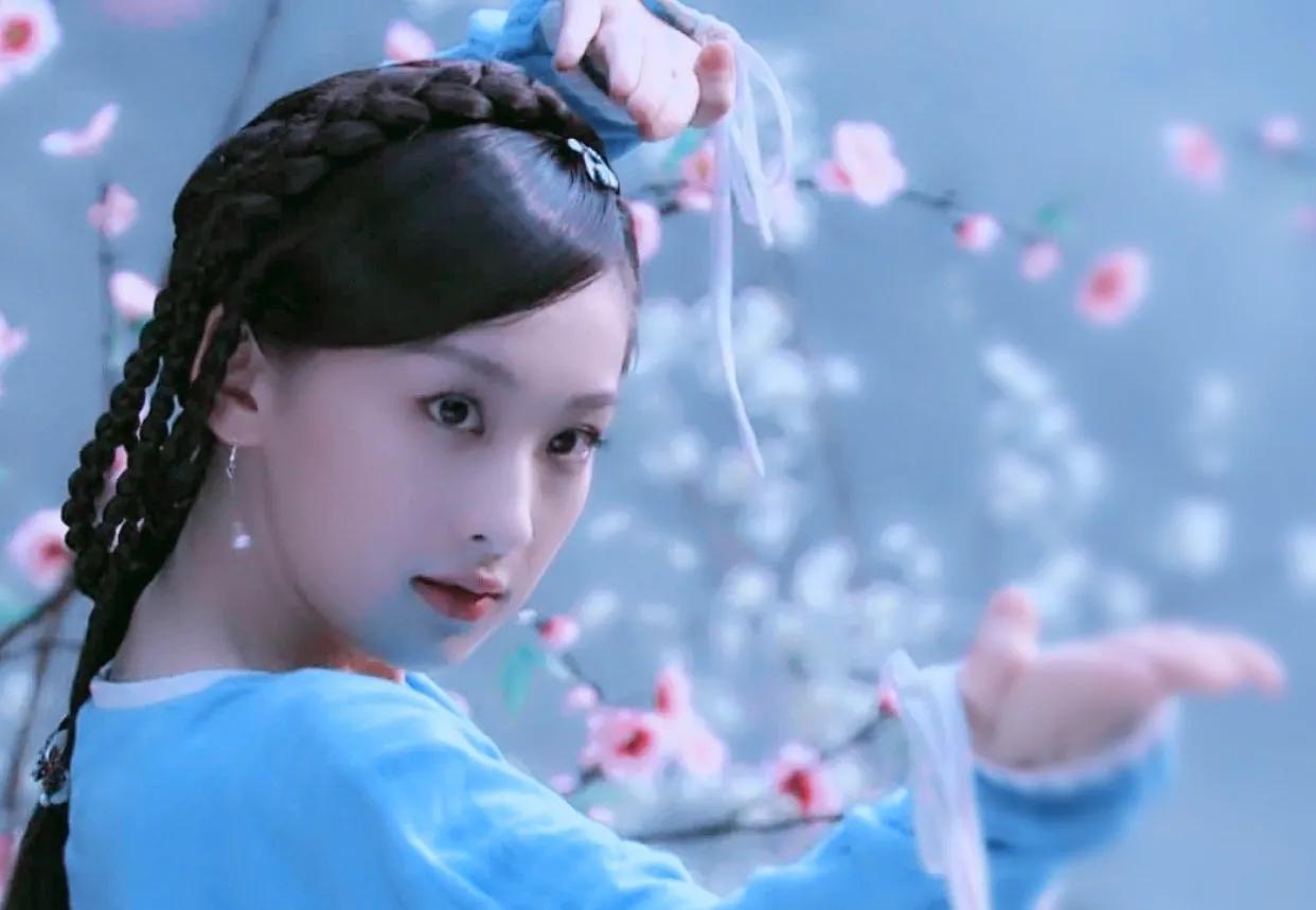 厚刘海和稀刘海哪个好看,厚刘海和八字刘海