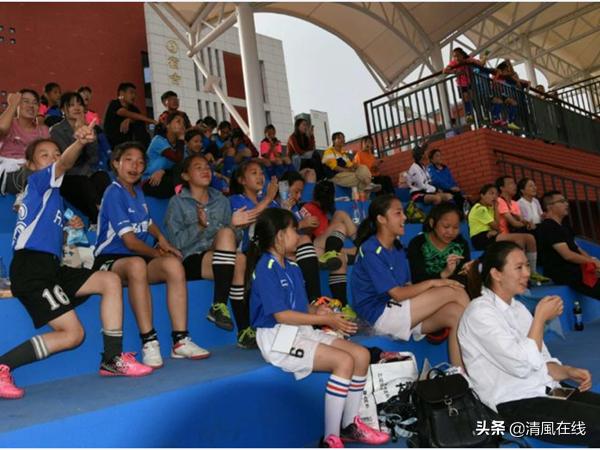 丹江口市实验小学足球比赛,丹江口市浪河小学足球队比赛时刻