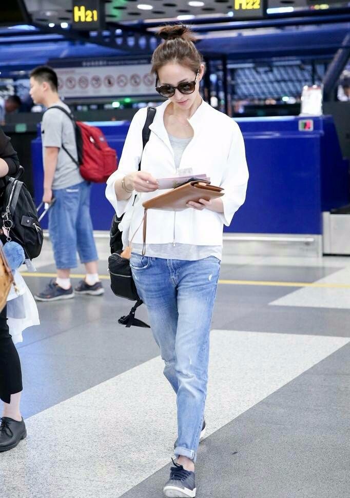 张钧甯这裤子都洗到发白了，居然还在穿！