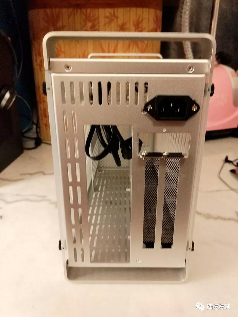 孤勇者mini机箱itx装机,240水冷itx机箱装机全过程