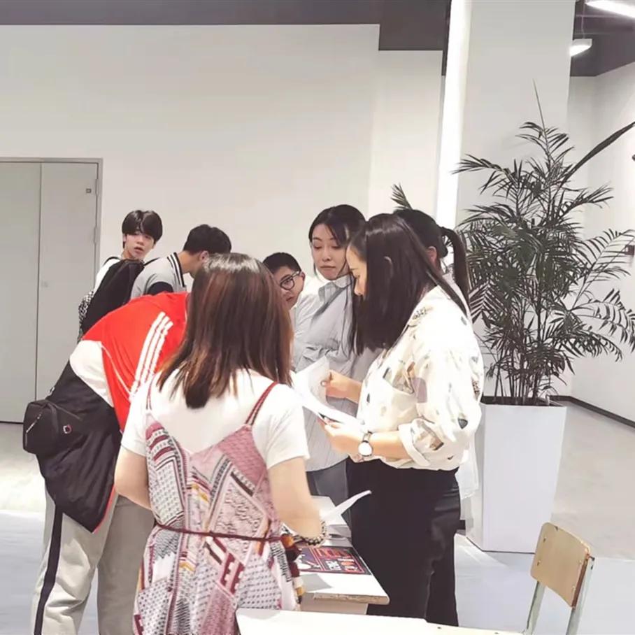 上海高藤致远创新学校社团招新现场：有趣的人，终会相遇