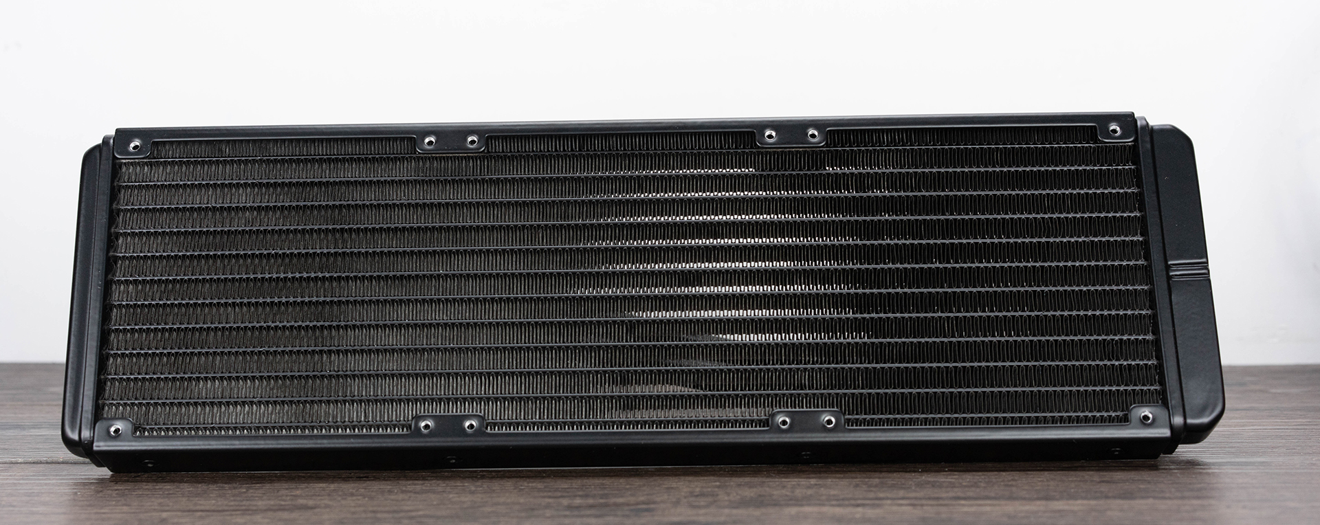 银欣360水冷散热器,压制12代处理器的水冷