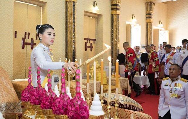 花心的泰国国王小女儿惊艳！遗传母亲盛世美颜，才貌双全不输王后