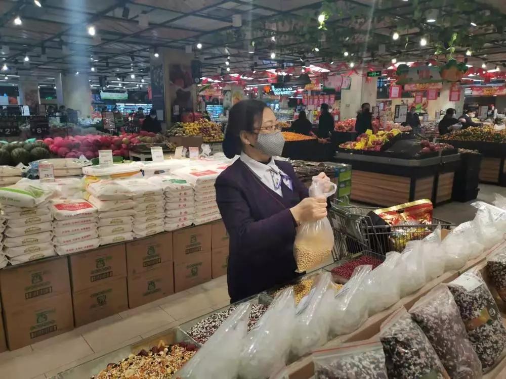 疫情无情人有情爱心蔬菜送一线,疫情无情民生有爱送菜到家暖人心