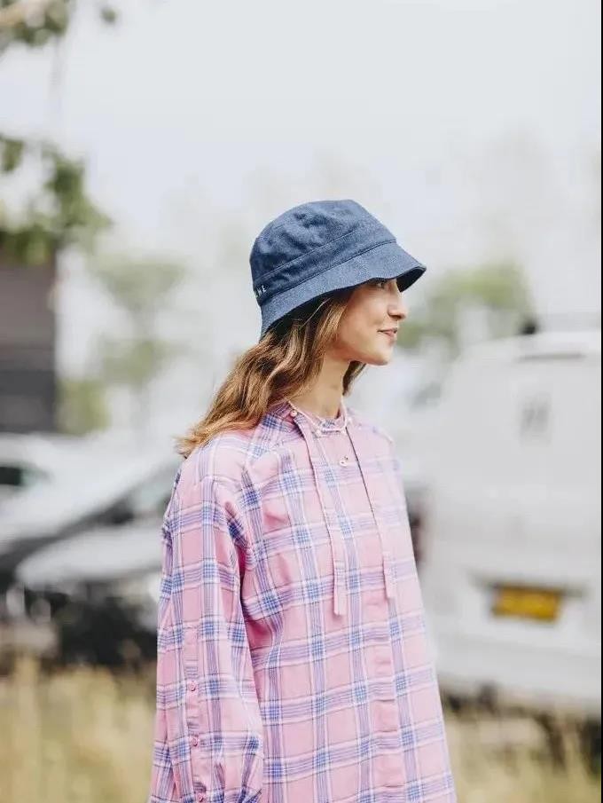 倒瓜子脸型适合戴什么帽子,脸型长的男生适合戴的帽子