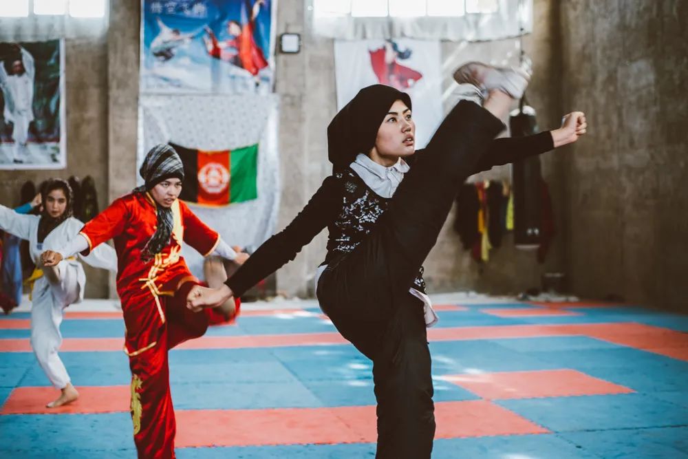 罩袍下的阿富汗,罩袍阿富汗