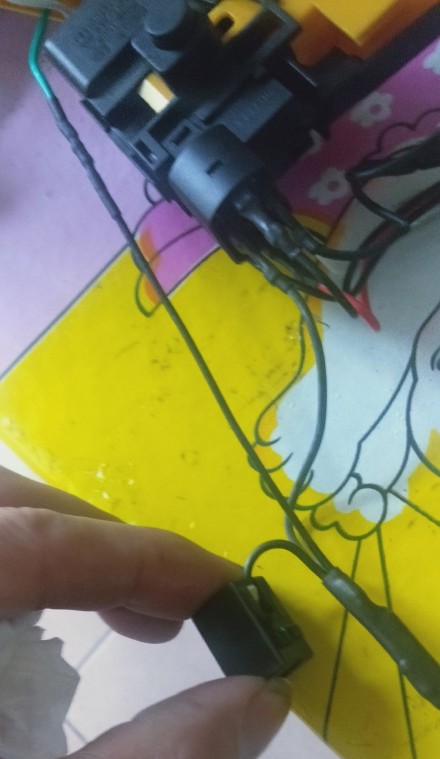 晶思达手电钻开关总成内部构造,插电款带冲击的手电钻