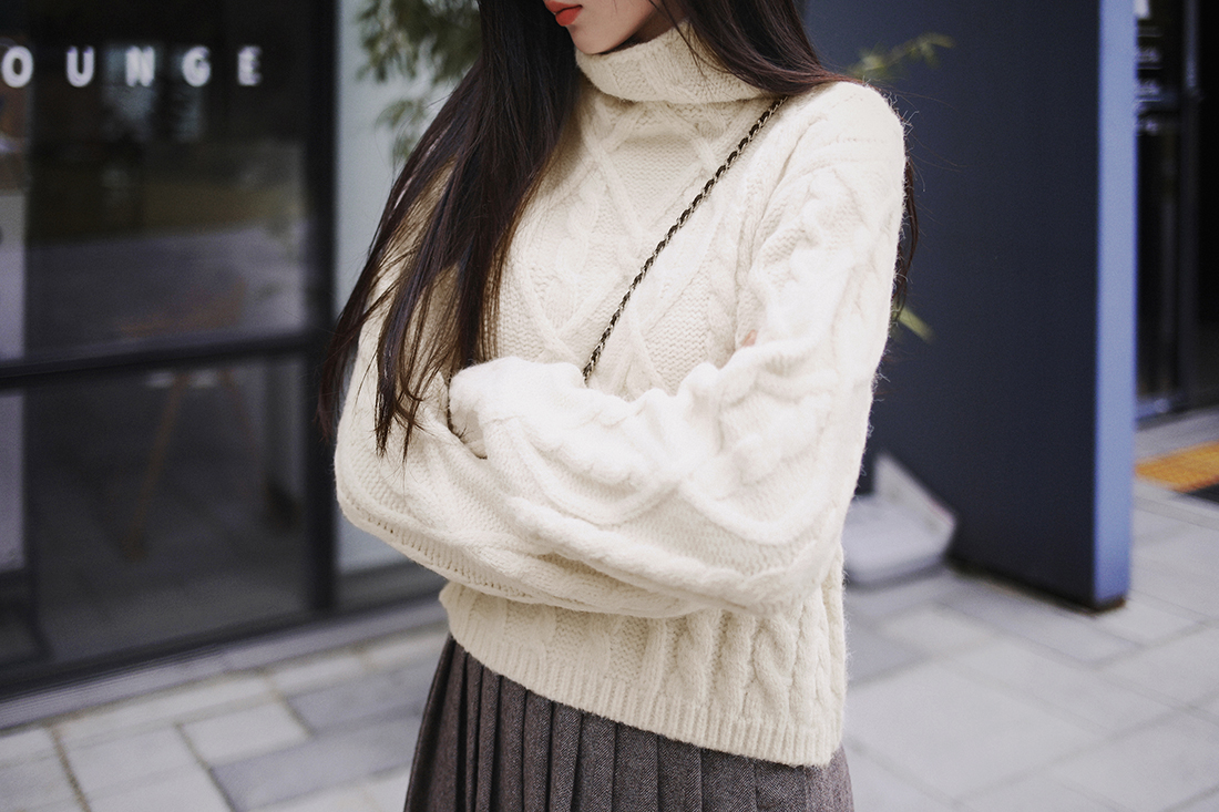 羊毛大衣搭配连帽针织衫,羊毛大衣小韩风穿搭