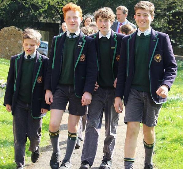 各个国家不同的高中校服,盘点各国高中生穿校服的样子