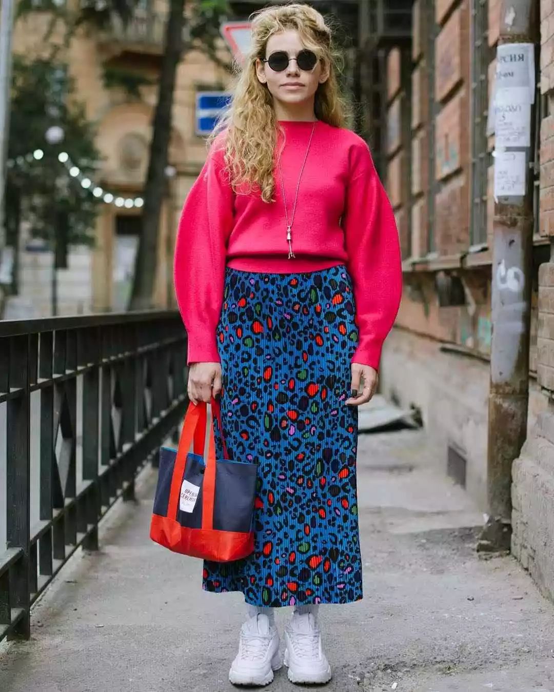 玫红色的高级穿搭,玫红色怎样穿时尚