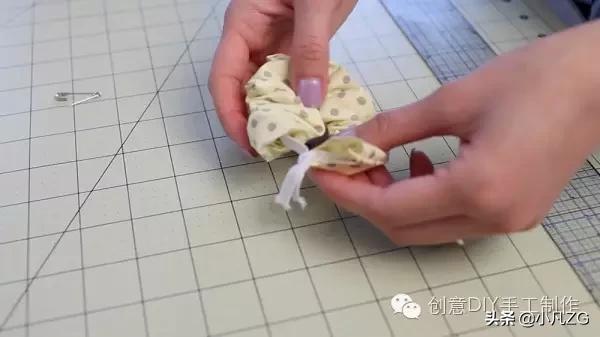 如何用旧衣服做发饰,旧衣服做蝴蝶结发饰