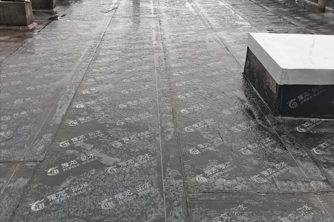 自粘改性沥青防水卷材材料性能,4mm厚聚酯胎sbs改性沥青防水卷材