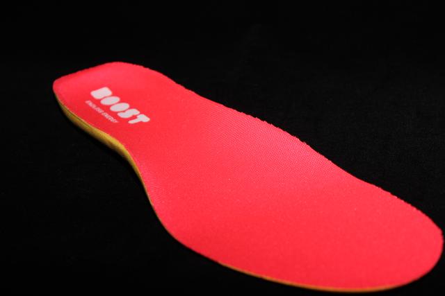 穿上就不想再脱的Q弹，阿迪达斯羽毛球鞋评测